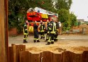 Hilfe Person in Baugrube gestuerzt Koeln Brueck Koenigsforststr P103